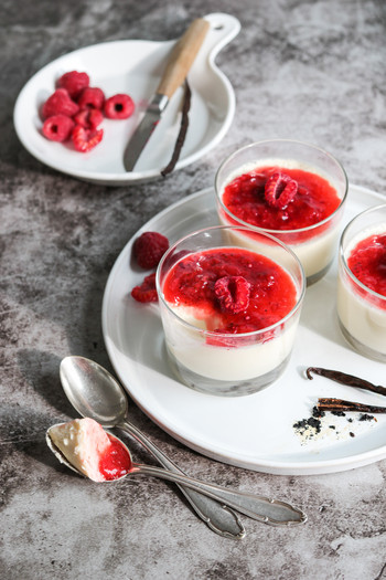 Panna Cotta Dessert glasses with raspberry sauce and vanilla